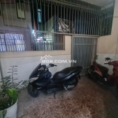 Bạn có thể nhấn mạnh vị trí đắc địa (gần trung tâm, trường học, bệnh viện), thiết kế độc đáo hoặc sang trọng, tiện ích nổi bật